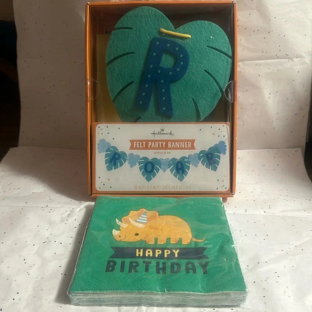 HALLMARK DINOSAUR PARTY PACK: FELT BANNER & NAPKINS: NEW WITH TAGS